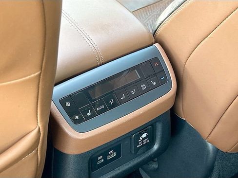 Used 2022 Nissan Pathfinder Platinum w/ Lighting Package (N93) FWD image 23