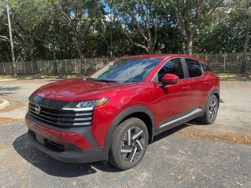 Used 2025 Nissan Kicks SV FWD image 1