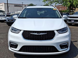 Used 2022 Chrysler Pacifica Touring-L video 2