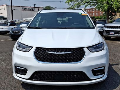 Used 2022 Chrysler Pacifica Touring-L