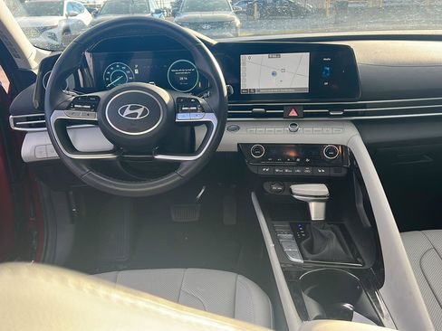 Certified 2024 Hyundai Elantra Limited image 11