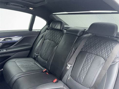 Used 2022 BMW 740i w/ Luxury Rear Seating Package image 39