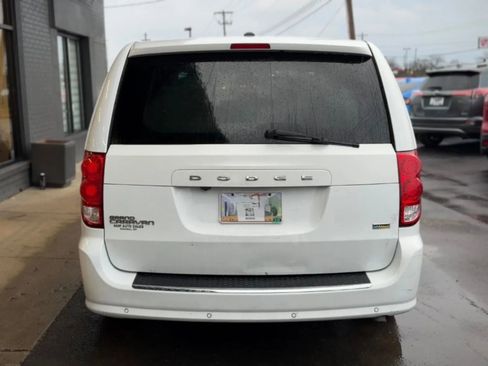 Used 2019 Dodge Grand Caravan SE w/ UConnect Hands-Free Group image 5