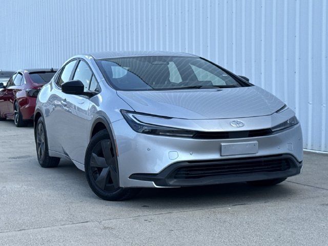 Used 2025 Toyota Prius LE FWD image 2