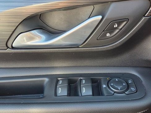 Used 2022 GMC Terrain SLE w/ Driver Convenience Package image 16