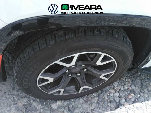 Used 2024 Jeep Wagoneer L Series III w/ Flexible Seating Group AWD/4WD image 8