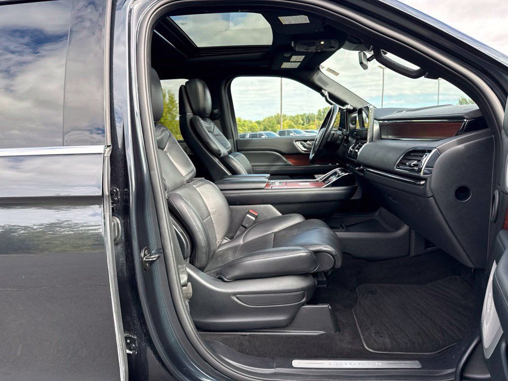 Used 2021 Lincoln Navigator L Reserve w/ Luxury Package AWD/4WD image 12