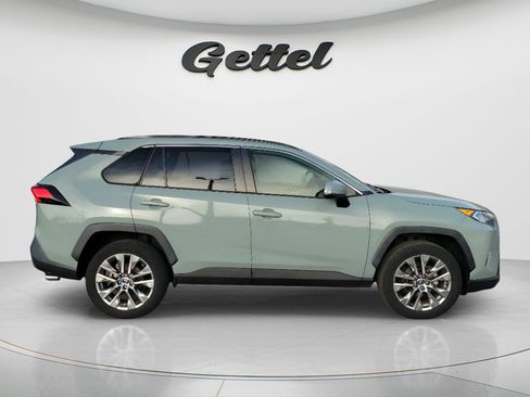 Used 2021 Toyota RAV4 XLE Premium FWD image 3