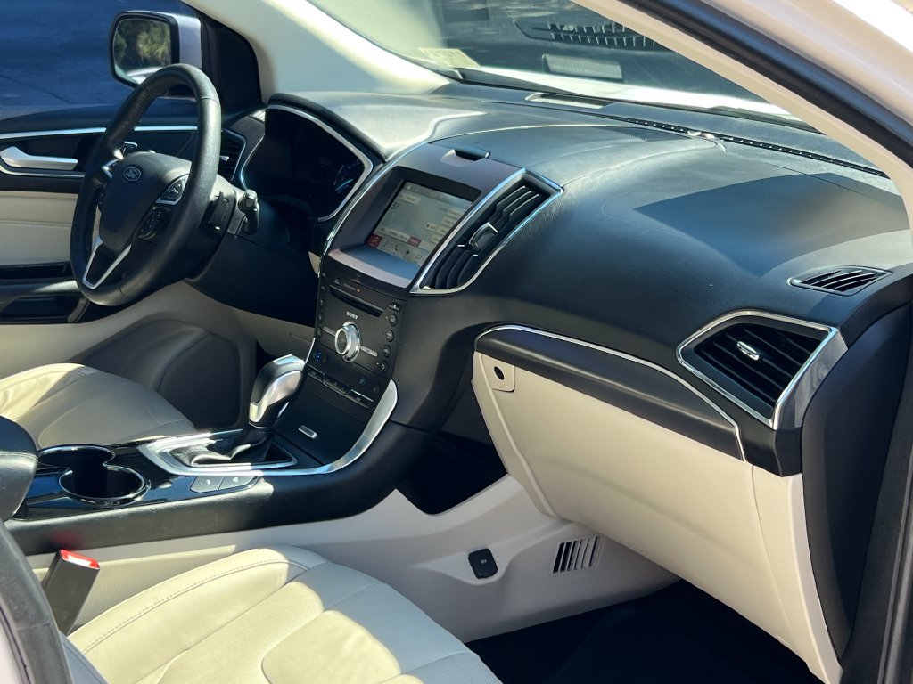 Used 2018 Ford Edge Titanium w/ Equipment Group 302A FWD image 27