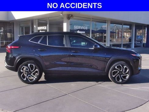 Used 2024 Chevrolet Trax RS w/ Sunroof Package image 2