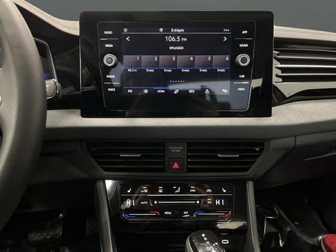 Used 2025 Volkswagen Jetta SE w/ Sunroof Package image 9