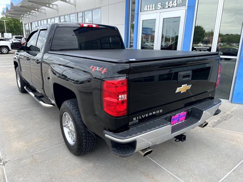Used 2018 Chevrolet Silverado 1500 LT AWD/4WD image 2