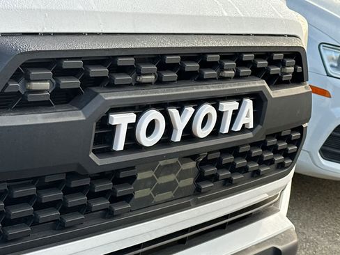 Used 2022 Toyota Tacoma TRD Off-Road image 8