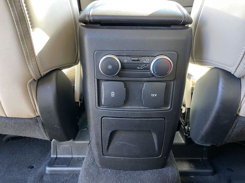 Used 2022 Ford Explorer XLT image 34