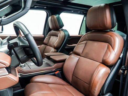 Used 2025 Lincoln Navigator Reserve image 44