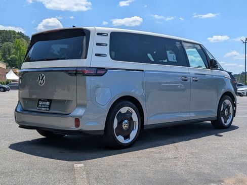 Used 2025 Volkswagen ID. Buzz Pro S Plus RWD image 9