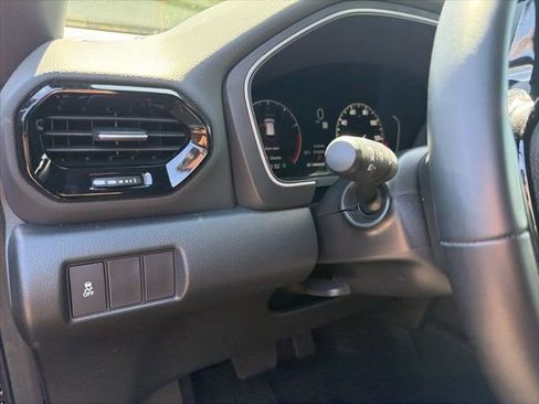 Used 2025 Honda Pilot Sport image 24