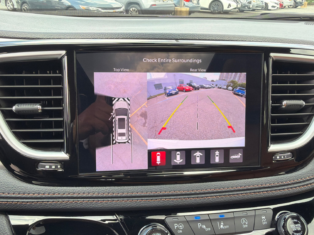 Used 2024 Chrysler Pacifica Pinnacle AWD/4WD image 36
