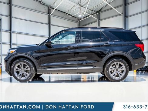 Used 2023 Ford Explorer XLT w/ Equipment Group 202A AWD/4WD image 2