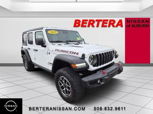 Used 2025 Jeep Wrangler Unlimited Rubicon AWD/4WD image 4