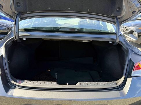 Used 2023 Hyundai Elantra Limited FWD image 6
