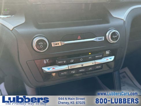 Used 2020 Ford Explorer XLT image 18