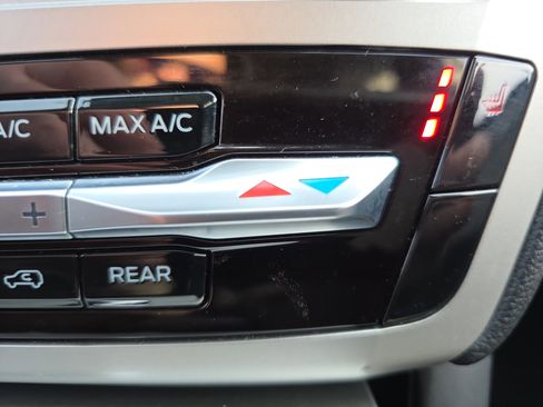 Used 2022 Ford Explorer XLT w/ Equipment Group 202A image 29