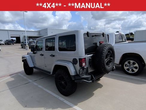 Used 2017 Jeep Wrangler Unlimited Sahara AWD/4WD image 6