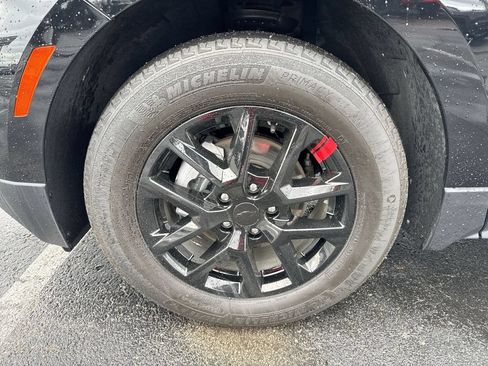 Used 2024 Chevrolet Equinox LT w/ LPO, Floor Liner Package FWD image 10