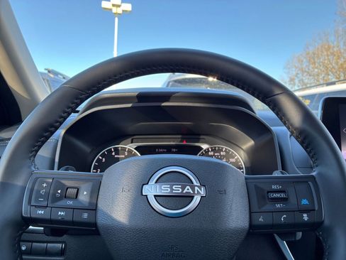 Used 2025 Nissan Rogue SV image 30