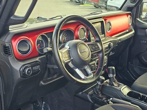 Used 2021 Jeep Wrangler Unlimited Rubicon w/ Cold Weather Group AWD/4WD image 25