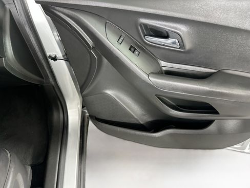 Used 2019 Chevrolet Trax LT w/ LT Convenience Package image 28