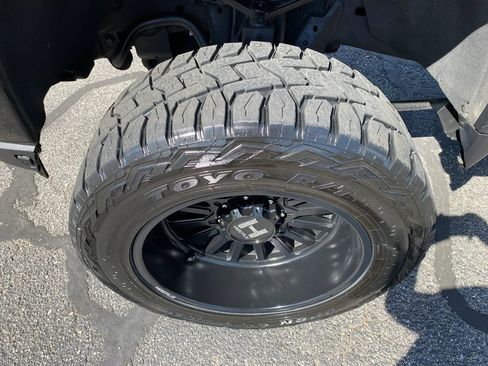 Used 2022 GMC Sierra 2500 Denali w/ Denali Black Diamond Edition image 12