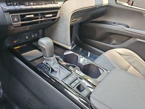 Used 2025 Toyota Camry XLE FWD image 24