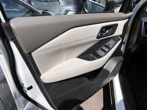 Used 2023 Nissan Rogue SL AWD/4WD image 14