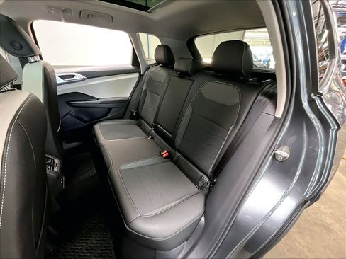 New 2026 Volkswagen Taos SE FWD image 12