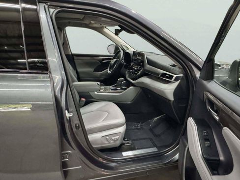 Used 2023 Toyota Highlander Limited FWD image 37
