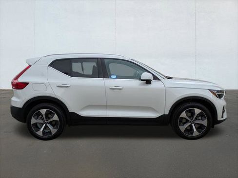 Used 2025 Volvo XC40 B5 Core w/ Protection Package Premier image 6