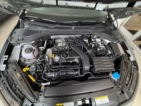 Used 2025 Volkswagen Jetta SE image 32