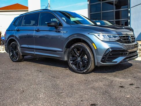 Used 2022 Volkswagen Tiguan SE R-Line image 3