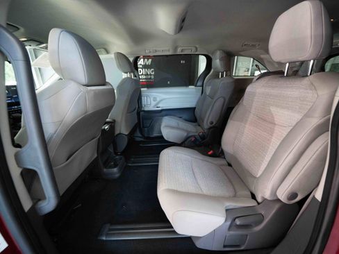 Used 2021 Toyota Sienna LE AWD/4WD image 23