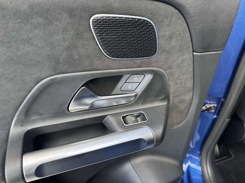 Used 2025 Mercedes-Benz GLB 250 image 13