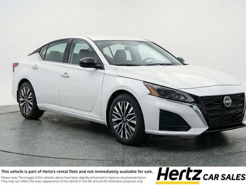 Used 2025 Nissan Altima 2.5 SV image 1