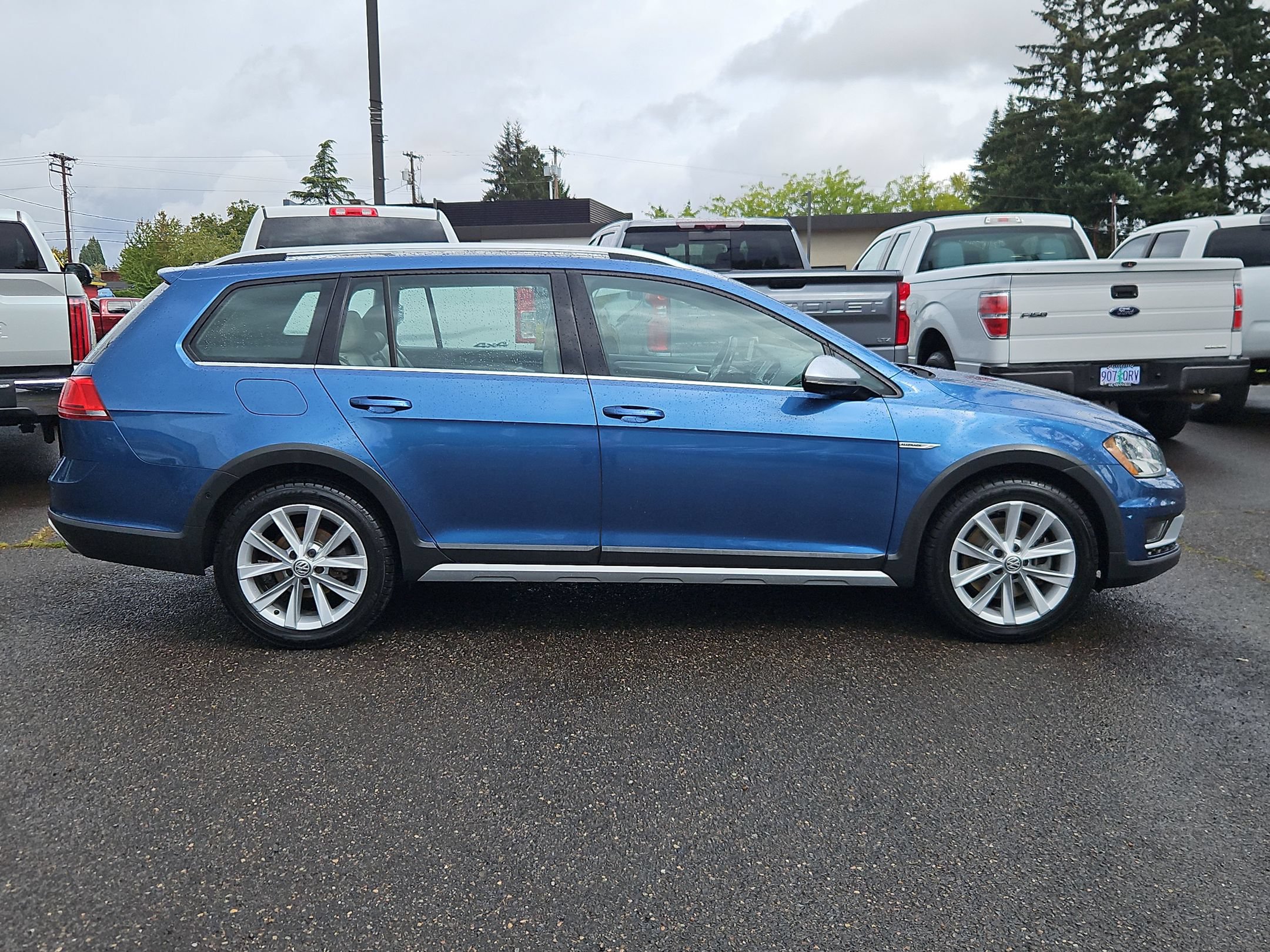 Used 2017 Volkswagen Golf Alltrack SE AWD/4WD image 6
