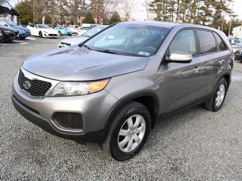 Used 2013 Kia Sorento LX image 2