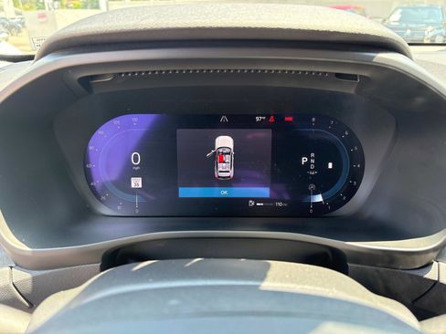 Used 2023 Volvo XC40 B5 Plus image 19