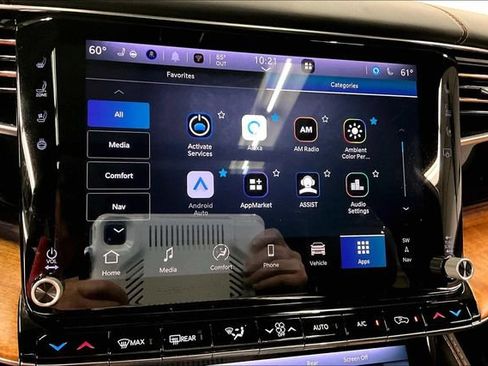 Used 2025 Jeep Grand Wagoneer L Series III w/ Rear-Seat Entertainment Group AWD/4WD image 37