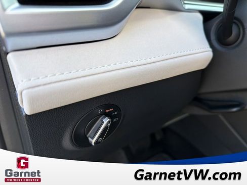 Certified 2025 Volkswagen Taos SE image 21