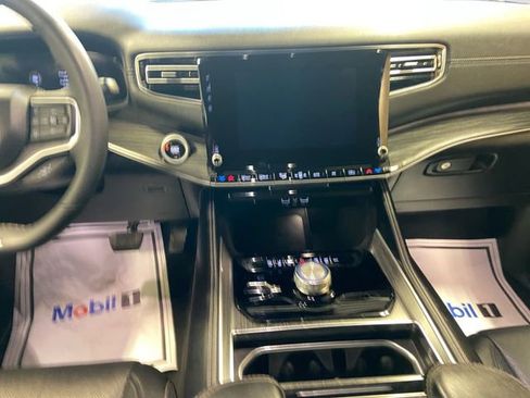 Used 2024 Jeep Wagoneer L Series II w/ Flexible Seating Group image 13