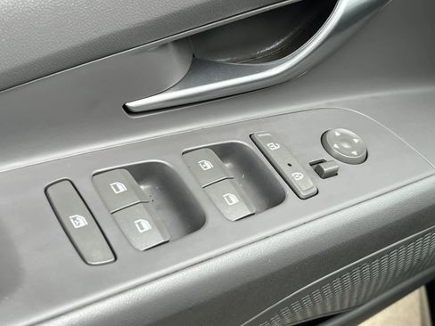 Used 2021 Hyundai Elantra SE image 13